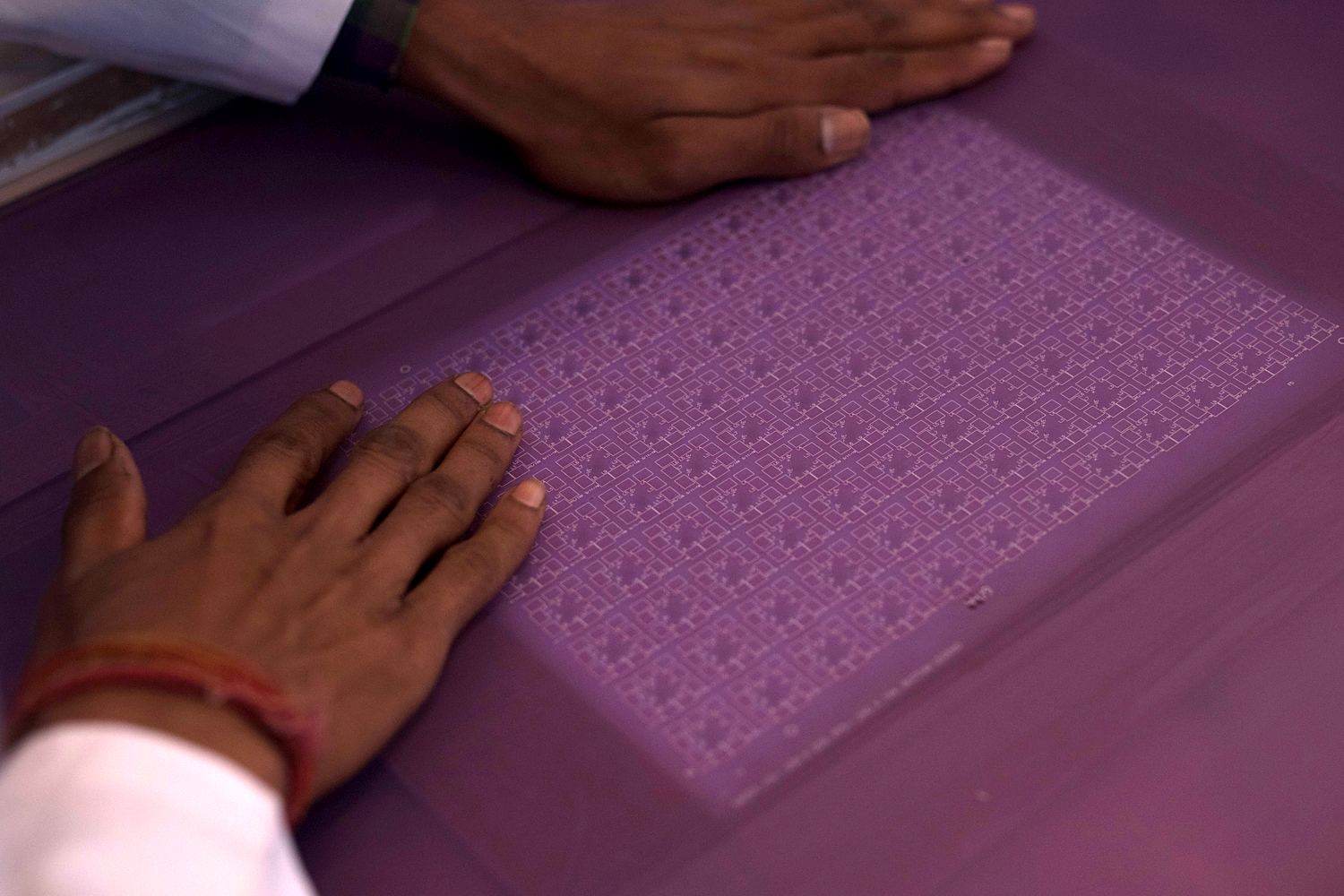 Screen alignment by hand, Sara Circuits plant, Barwala