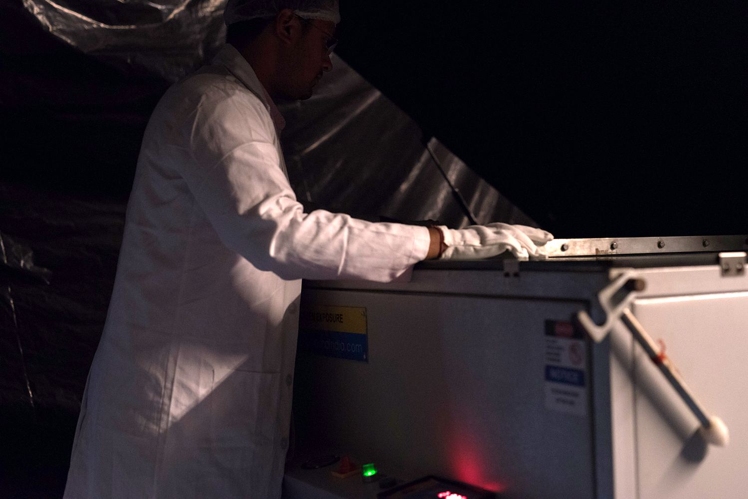 Operator at the exposure unit, Sara Circuits plant, Barwala